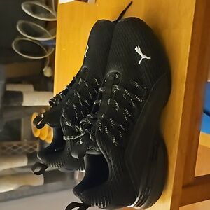 Black Puma sneakers - mens 8.5 (women's 10)